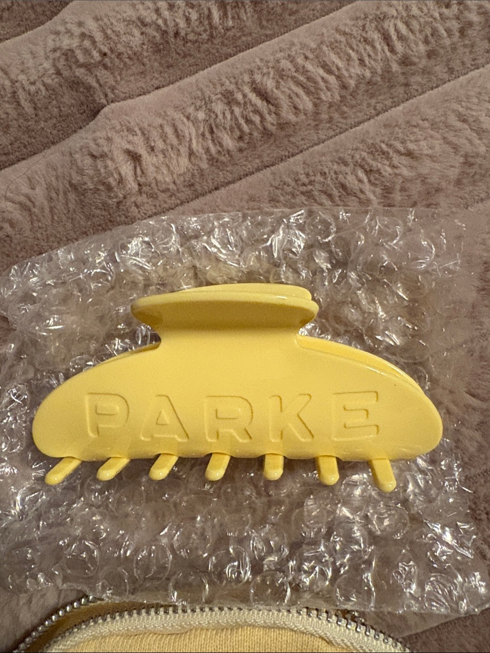Parke Peel Hair Claw Clip with Matching Yellow Logo Pouch - Picture 2 of 5
